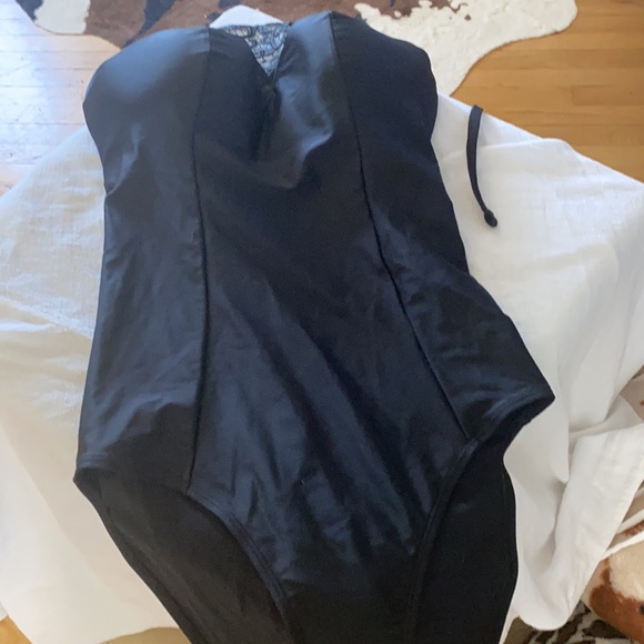 Bra sized bathing suit - Picture 2 of 5